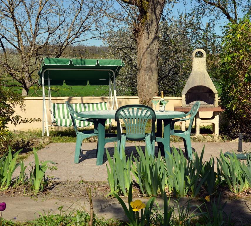 Chez Madeleine Bed and Breakfast Saint-Colomb-de-Lauzun Εξωτερικό φωτογραφία