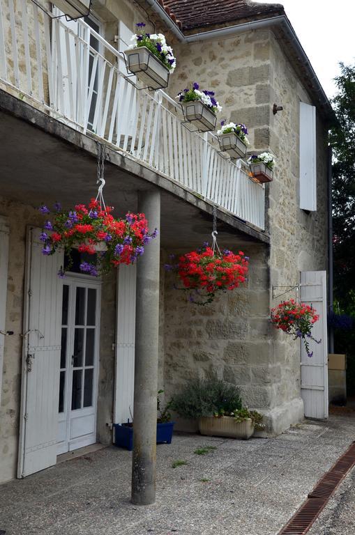 Chez Madeleine Bed and Breakfast Saint-Colomb-de-Lauzun Εξωτερικό φωτογραφία
