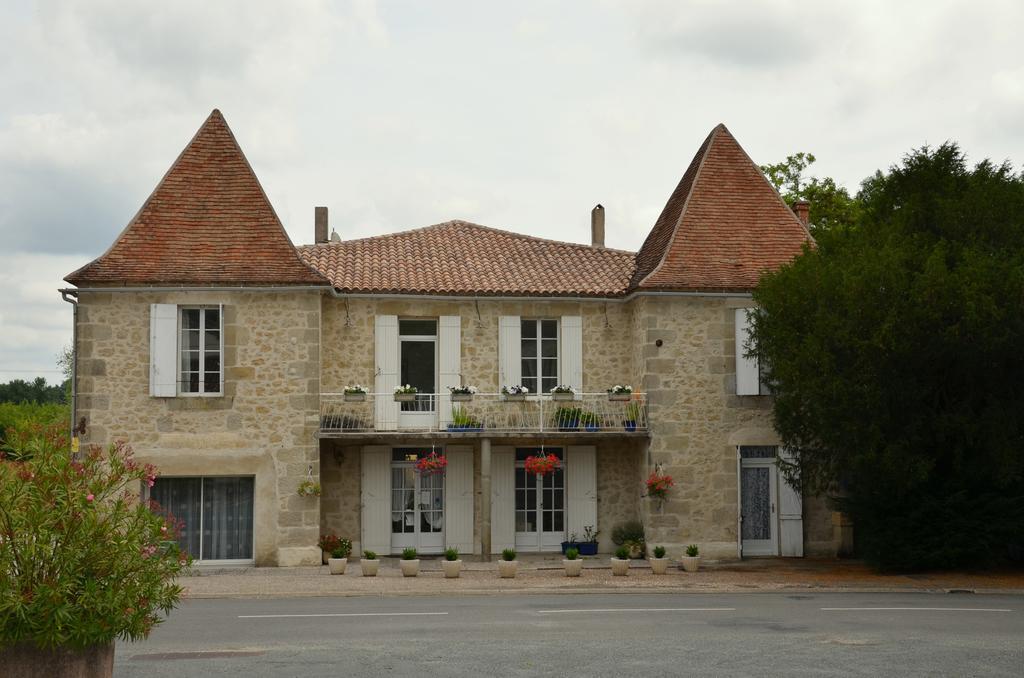 Chez Madeleine Bed and Breakfast Saint-Colomb-de-Lauzun Εξωτερικό φωτογραφία