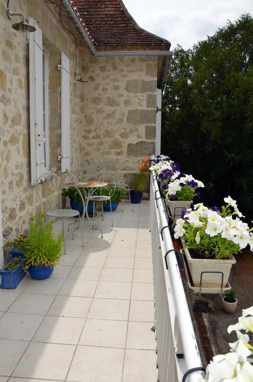Chez Madeleine Bed and Breakfast Saint-Colomb-de-Lauzun Εξωτερικό φωτογραφία