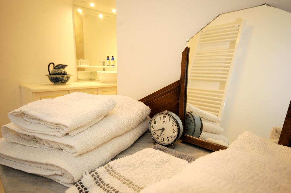 Chez Madeleine Bed and Breakfast Saint-Colomb-de-Lauzun Δωμάτιο φωτογραφία