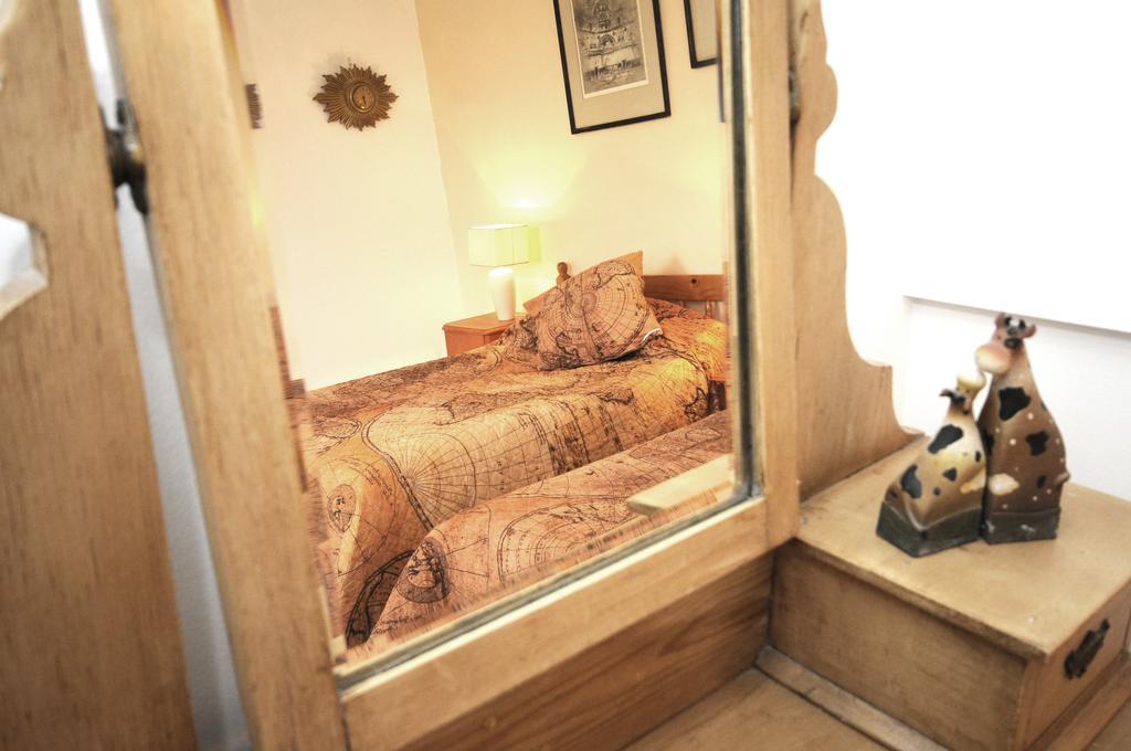 Chez Madeleine Bed and Breakfast Saint-Colomb-de-Lauzun Δωμάτιο φωτογραφία