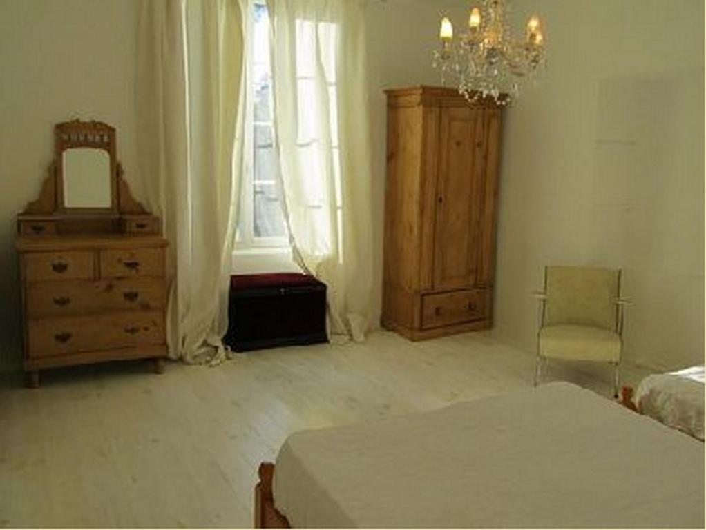 Chez Madeleine Bed and Breakfast Saint-Colomb-de-Lauzun Δωμάτιο φωτογραφία